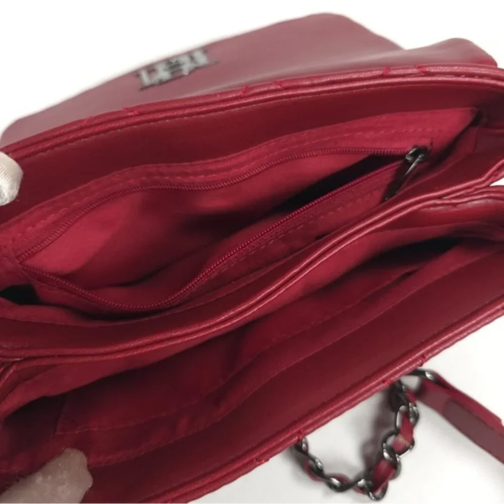 NWT BADGLEY MISCHKA DIAMOND RED VEGAN LEATHER‎ QUILTED MESSENGER BAG BMH-520